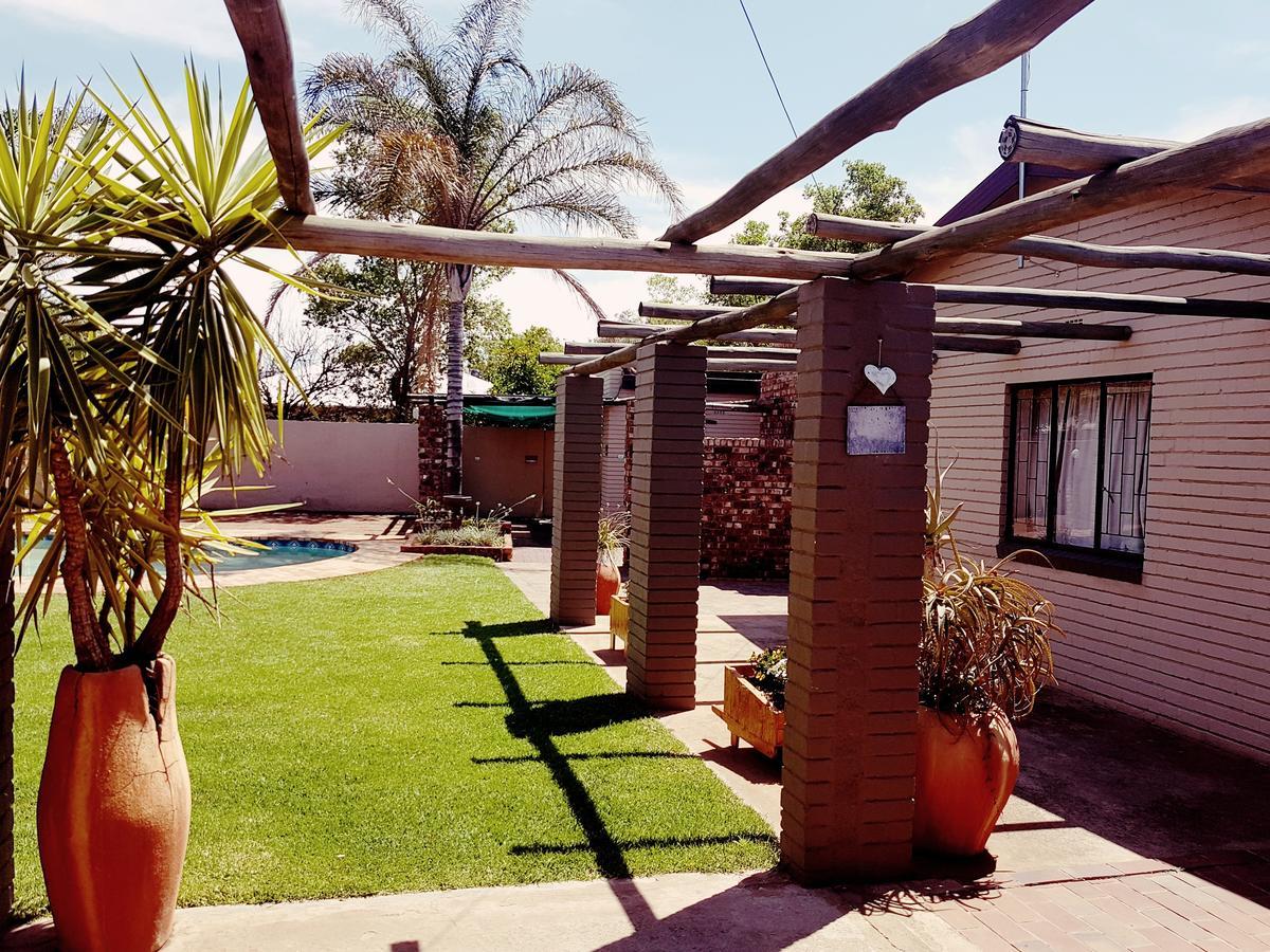 Mckala Guesthouse คิมเบอร์ลีย์ ภายนอก รูปภาพ
