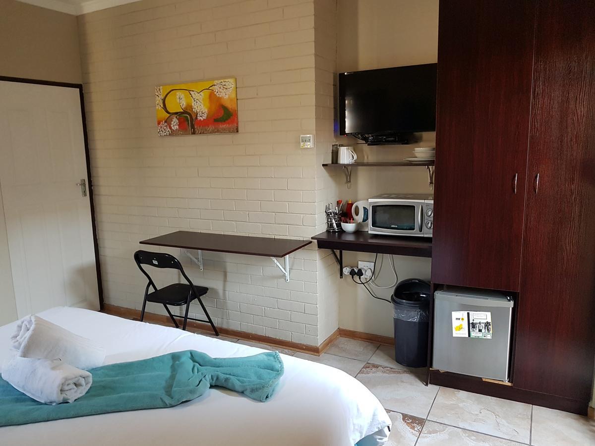 Mckala Guesthouse คิมเบอร์ลีย์ ภายนอก รูปภาพ